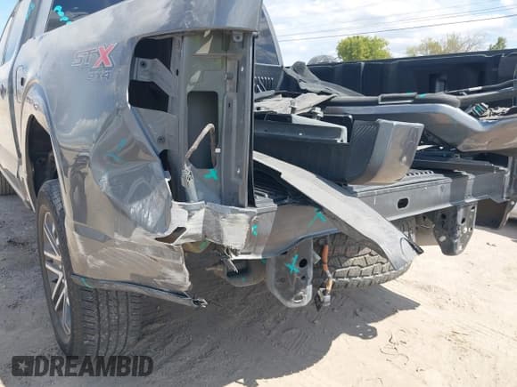 ✅ 2021 Ford F-150 XL • VIN: 1FTEW1EP1MKE81404 • Lot: 43300642. Listed on IAAI with 83,060 mi. Free auction sales archive from the USA and detailed vehicle history report at DreamBid. Image 6.