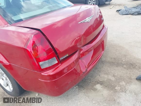 ✅ 2007 Chrysler 300 • VIN: 2C3LA43R97H772230 • Lot: 42290858. Listed on IAAI with 138,472 mi. Free auction sales archive from the USA and detailed vehicle history report at DreamBid. Image 17.