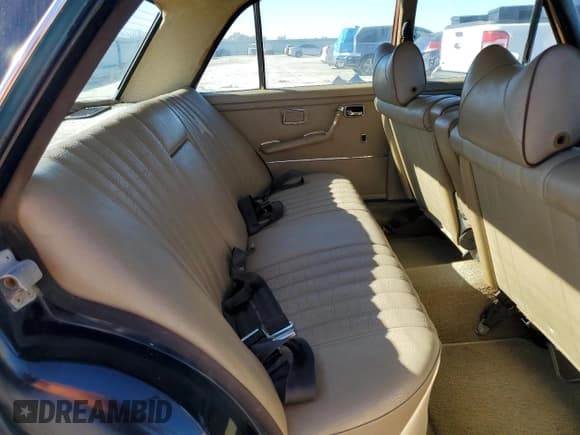 ✅ 1971 Mercedes-Benz 280 • VIN: 10801812080037 • Лот: 85953674. Опубликован ранее на Copart с пробегом 15 012 миль. Бесплатный доступ к архиву аукционных продаж из США и подробный отчёт об истории автомобиля на DreamBid. Изображение 10.