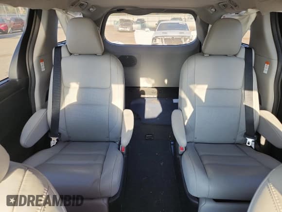 ✅ 2019 Toyota Sienna Limited • VIN: 5TDYZ3DC4KS982968 • Лот: 92848575. Опубликован ранее на Copart с пробегом 203 938 миль. Бесплатный доступ к архиву аукционных продаж из США и подробный отчёт об истории автомобиля на DreamBid. Изображение 10.
