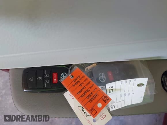 ✅ 2025 Toyota Sienna LE • VIN: 5TDBSKFC9SS211178 • Lot: 43327926. Listed on IAAI with 3,341 mi. Free auction sales archive from the USA and detailed vehicle history report at DreamBid. Image 11.