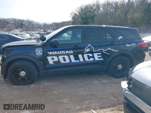 ✅ 2020 Ford Police Interceptor Utility • VIN: 1FM5K8AB2LGC51317 • Lot: 41755681. Wystawiony na IAAI z przebiegiem 102 945 mil. Bezpłatny archiwum sprzedaży aukcyjnych z USA i szczegółowy raport historii pojazdu na DreamBid. Zdjęcie 14.