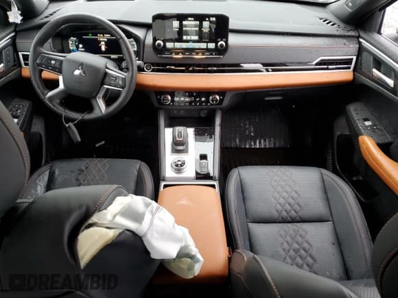 ✅ 2024 Mitsubishi Outlander SEL • VIN: JA4J4WA8XRZ633771 • Lot: 66156595. Listed on Copart with 10,729 mi. Free auction sales archive from the USA and detailed vehicle history report at DreamBid. Image 8.