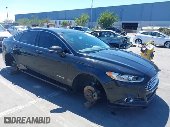 ✅ 2014 Ford Fusion SE Hybrid • VIN: 3FA6P0LU7ER284129 • Лот: 40291302. Опубликован ранее на IAAI с пробегом 182 298 миль. Бесплатный доступ к архиву аукционных продаж из США и подробный отчёт об истории автомобиля на DreamBid. Изображение 1.
