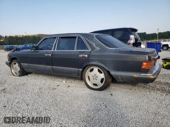 ✅ 1990 Mercedes-Benz 560 • VIN: WDBCA39E8LA508059 • Лот: 75865254. Опубликован ранее на Copart с пробегом 222 616 миль. Бесплатный доступ к архиву аукционных продаж из США и подробный отчёт об истории автомобиля на DreamBid. Изображение 2.
