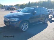 ✅ 2018 BMW X5 xDrive50i • VIN: 5UXKR6C54J0U14245 • Lot: 43266533. Wystawiony na IAAI z przebiegiem 61 341 mil. Bezpłatny archiwum sprzedaży aukcyjnych z USA i szczegółowy raport historii pojazdu na DreamBid. Zdjęcie 2.