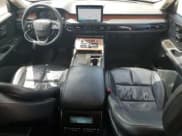 ✅ 2020 Lincoln Aviator Grand Touring • VIN: 5LMYJ8XYXLGL19582 • Lot: 61561415. Wystawiony na Copart z przebiegiem 80 805 mil. Bezpłatny archiwum sprzedaży aukcyjnych z USA i szczegółowy raport historii pojazdu na DreamBid. Zdjęcie 8.