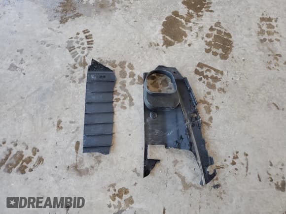 ✅ 2017 Hyundai Santa Fe 2.0T • VIN: 5XYZUDLA1HG388451 • Lot: 60595195. Listed on Copart with 126,973 mi. Free auction sales archive from the USA and detailed vehicle history report at DreamBid. Image 13.