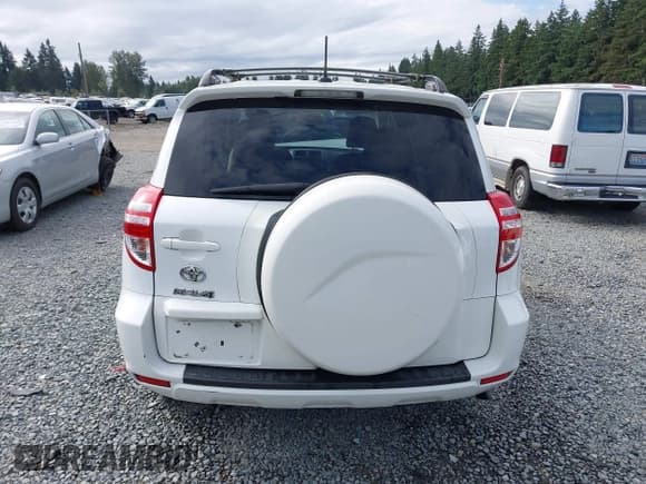 ✅ 2011 Toyota RAV4 • VIN: 2T3ZF4DV3BW105701 • Lot: 43007464. Listed on IAAI with 204,168 mi. Free auction sales archive from the USA and detailed vehicle history report at DreamBid. Image 16.