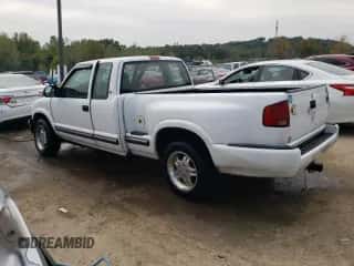 1998 Chevrolet S-10 LS z VIN 1GCCS1945W8244014, wystawiony jako Copart lot #71016034 z przebiegiem 155 399 mil mil oraz Nie do naprawy • Non repairable. Historia ofert i sprzedaży dostępna na DreamBid. Obrazek 2.