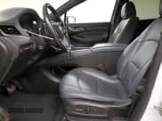 ✅ 2022 Buick Enclave Premium • VIN: 5GAEVBKW2NJ124245 • Lot: 89918295. Wystawiony na Copart z przebiegiem 156 378 mil. Bezpłatny archiwum sprzedaży aukcyjnych z USA i szczegółowy raport historii pojazdu na DreamBid. Zdjęcie 7.