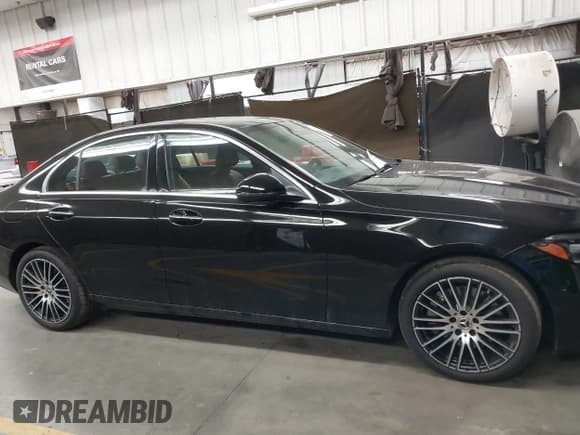 ✅ 2025 Mercedes-Benz C 300 • VIN: W1KAF4GBXSR257799 • Лот: 43321090. Опубликован ранее на IAAI с пробегом 8 827 миль. Бесплатный доступ к архиву аукционных продаж из США и подробный отчёт об истории автомобиля на DreamBid. Изображение 13.