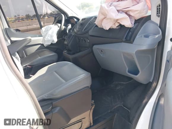 ✅ 2019 Ford Transit • VIN: 1FTBW2CM0KKB59593 • Lot: 41961520. Wystawiony na IAAI z przebiegiem 136 094 mil. Bezpłatny archiwum sprzedaży aukcyjnych z USA i szczegółowy raport historii pojazdu na DreamBid. Zdjęcie 5.