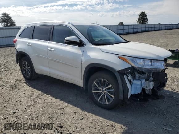 ✅ 2017 Toyota Highlander XLE • VIN: 5TDJZRFHXHS388827 • Lot: 60254015. Listed on Copart with 64,836 mi. Free auction sales archive from the USA and detailed vehicle history report at DreamBid. Image 4.