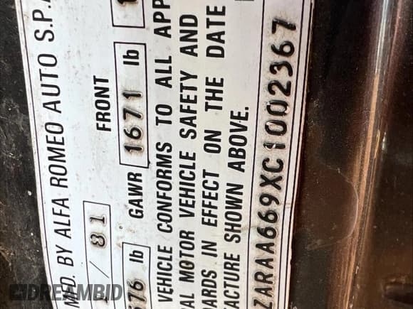 ✅ 1982 Alfa Romeo GTV • VIN: ZARAA669XC1002367 • Lot: 90809585. Wystawiony na Copart z przebiegiem 54 249 mil. Bezpłatny archiwum sprzedaży aukcyjnych z USA i szczegółowy raport historii pojazdu na DreamBid. Zdjęcie 10.
