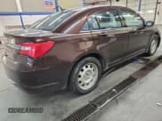 ✅ 2012 Chrysler 200 LX • VIN: 1C3CCBAB9CN267763 • Lot: 90115585. Wystawiony na Copart z przebiegiem 169 550 mil. Bezpłatny archiwum sprzedaży aukcyjnych z USA i szczegółowy raport historii pojazdu na DreamBid. Zdjęcie 3.