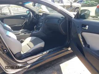 ✅ 2015 Hyundai Genesis Coupe 3.8L Base • VIN: KMHHT6KJ7FU126999 • Lot: 41867879. Wystawiony na IAAI z przebiegiem 111 297 mil. Bezpłatny archiwum sprzedaży aukcyjnych z USA i szczegółowy raport historii pojazdu na DreamBid. Zdjęcie 5.