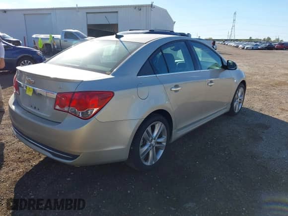 2013 Chevrolet Cruze LTZ z VIN 1G1PG5SB1D7120028, wystawiony jako IAAI lot #43409983 z przebiegiem 232 025 mil mil oraz . Historia ofert i sprzedaży dostępna na DreamBid. Obrazek 4.