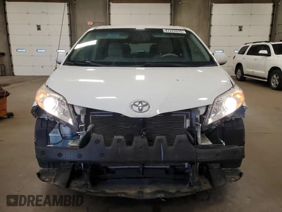✅ 2013 Toyota Sienna LE AAS • VIN: 5TDKK3DC2DS397156 • Lot: 87222915. Wystawiony na Copart z przebiegiem 117 000 mil. Bezpłatny archiwum sprzedaży aukcyjnych z USA i szczegółowy raport historii pojazdu na DreamBid. Zdjęcie 5.