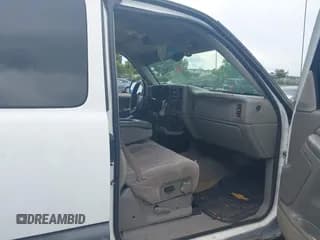 ✅ 2000 Chevrolet Silverado 2500 LS • VIN: 1GCGK29U5YE299414 • Lot: 42521136. Wystawiony na IAAI z przebiegiem 246 128 mil. Bezpłatny archiwum sprzedaży aukcyjnych z USA i szczegółowy raport historii pojazdu na DreamBid. Zdjęcie 5.