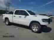 2023 Ram 1500 Tradesman z VIN 1C6SRFCT9PN641644, wystawiony jako Copart lot #64295795 z przebiegiem 20 664 mil mil oraz Szkoda całkowita • Salvage title. Historia ofert i sprzedaży dostępna na DreamBid. Obrazek 4.