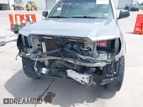 ✅ 2014 Toyota Tacoma PreRunner • VIN: 3TMJU4GN1EM173354 • Lot: 42021686. Listed on IAAI with 101,138 mi. Free auction sales archive from the USA and detailed vehicle history report at DreamBid. Image 6.