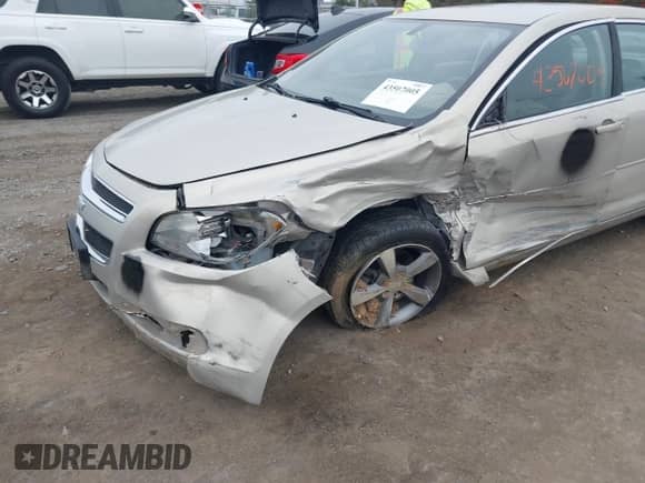 2011 Chevrolet Malibu 1LT z VIN 1G1ZC5E1XBF138988, wystawiony jako IAAI lot #43507005 z przebiegiem 181 213 mil mil oraz . Historia ofert i sprzedaży dostępna na DreamBid. Obrazek 6.