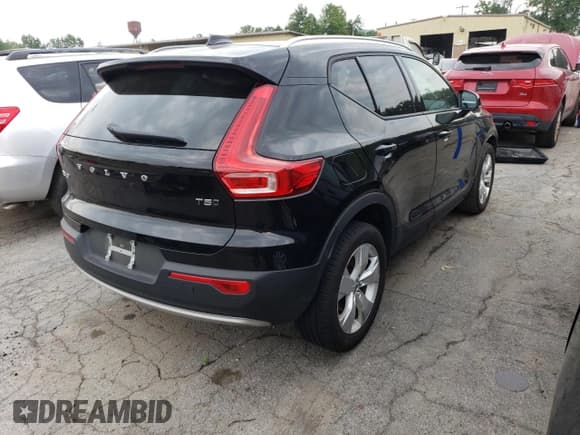 ✅ 2022 Volvo XC40 Momentum • VIN: YV4162UK2N2729362 • Lot: 60719293. Listed on Copart with 29,882 mi. Free auction sales archive from the USA and detailed vehicle history report at DreamBid. Image 3.