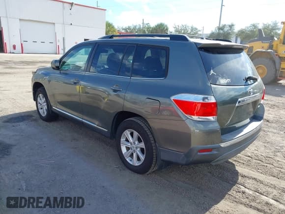 ✅ 2011 Toyota Highlander • VIN: 5TDBK3EH6BS059640 • Lot: 43786611. Listed on IAAI with 250,561 mi. Free auction sales archive from the USA and detailed vehicle history report at DreamBid. Image 3.