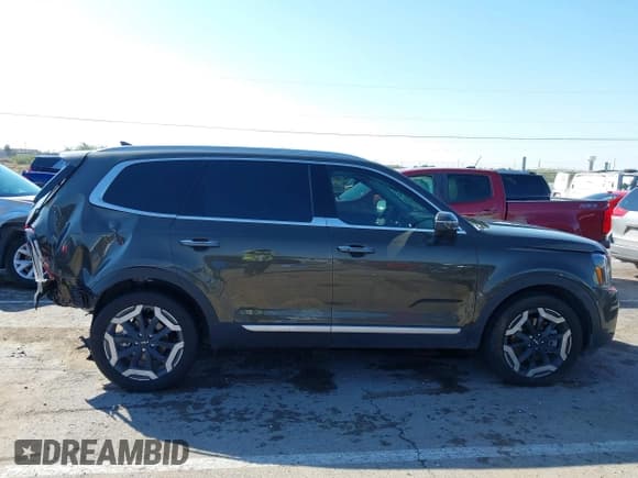 ✅ 2025 Kia Telluride S • VIN: 5XYP64GC4SG634347 • Lot: 43442016. Wystawiony na IAAI z przebiegiem 6 960 mil. Bezpłatny archiwum sprzedaży aukcyjnych z USA i szczegółowy raport historii pojazdu na DreamBid. Zdjęcie 13.