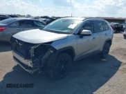 ✅ 2022 Toyota RAV4 Hybrid SE • VIN: 4T3T6RFV8NU082923 • Лот: 43372250. Опубликован ранее на IAAI с пробегом 87 990 миль. Бесплатный доступ к архиву аукционных продаж из США и подробный отчёт об истории автомобиля на DreamBid. Изображение 2.