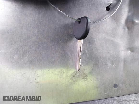 ✅ 2005 Cadillac DeVille • VIN: 1G6KD54Y35U261099 • Lot: 42530522. Listed on IAAI with 176,141 mi. Free auction sales archive from the USA and detailed vehicle history report at DreamBid. Image 11.