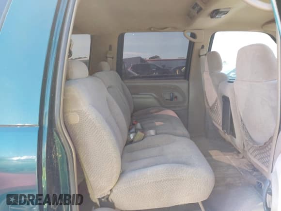 ✅ 1999 GMC Suburban • VIN: 3GKGK26J4XG508566 • Lot: 41778760. Wystawiony na IAAI z przebiegiem 1 028 244 mil. Bezpłatny archiwum sprzedaży aukcyjnych z USA i szczegółowy raport historii pojazdu na DreamBid. Zdjęcie 8.