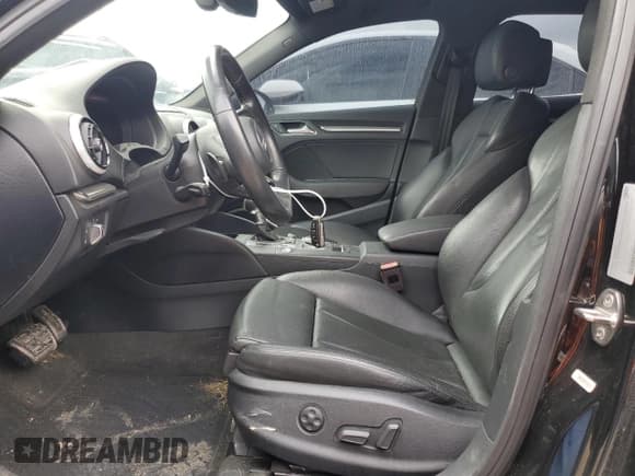 ✅ 2018 Audi A3 e-tron Sportback Premium Plus • VIN: WAUTPBFF1JA079414 • Лот: 81310934. Опубликован ранее на Copart с пробегом 121 587 миль. Бесплатный доступ к архиву аукционных продаж из США и подробный отчёт об истории автомобиля на DreamBid. Изображение 7.