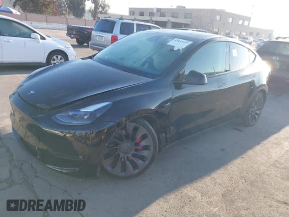 ✅ 2024 Tesla Model Y Performance • VIN: 7SAYGDEF2RF069471 • Lot: 43853119. Wystawiony na IAAI z przebiegiem 18 014 mil. Bezpłatny archiwum sprzedaży aukcyjnych z USA i szczegółowy raport historii pojazdu na DreamBid. Zdjęcie 2.