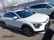 ✅ 2025 Kia Niro SX • VIN: KNDCT3LE3S5219148 • Lot: 42202253. Wystawiony na IAAI z przebiegiem 24 337 mil. Bezpłatny archiwum sprzedaży aukcyjnych z USA i szczegółowy raport historii pojazdu na DreamBid. Zdjęcie 13.