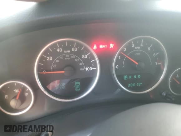 ✅ 2017 Jeep Wrangler Unlimited Rubicon Recon • VIN: 1C4BJWFG2HL618508 • Lot: 85675365. Listed on Copart with 38,019 mi. Free auction sales archive from the USA and detailed vehicle history report at DreamBid. Image 9.