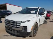 ✅ 2025 Hyundai Santa Cruz SEL • VIN: 5NTJB4DE1SH142618 • Лот: 43308976. Опубликован ранее на IAAI с пробегом 13 648 миль. Бесплатный доступ к архиву аукционных продаж из США и подробный отчёт об истории автомобиля на DreamBid. Изображение 2.