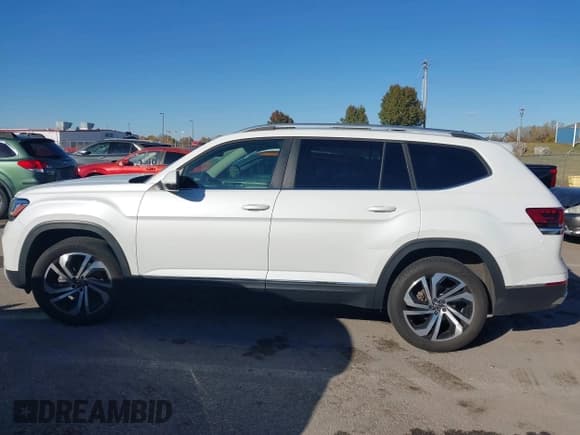 ✅ 2023 Volkswagen Atlas SEL • VIN: 1V2BR2CA8PC513275 • Lot: 43641693. Wystawiony na IAAI z przebiegiem 48 572 mil. Bezpłatny archiwum sprzedaży aukcyjnych z USA i szczegółowy raport historii pojazdu na DreamBid. Zdjęcie 14.