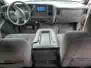 ✅ 2005 Chevrolet Silverado 1500 LS • VIN: 1GCEK19VX5Z298760 • Lot: 44571795. Wystawiony na Copart z przebiegiem 206 173 mil mil. Skorzystaj z bezpłatnego archiwum sprzedaży aukcyjnych z USA i zobacz szczegółowy raport historii pojazdu na DreamBid. Zdjęcie 8.