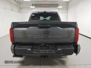 ✅ 2025 Toyota Tundra SR5 • VIN: 5TFLA5DBXSX318091 • Лот: 91381665. Опубликован ранее на Copart с пробегом 7 426 миль. Бесплатный доступ к архиву аукционных продаж из США и подробный отчёт об истории автомобиля на DreamBid. Изображение 6.