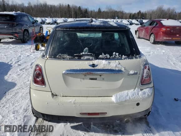 2011 MINI Hardtop with VIN WMWSU3C55BTX95535, listed as a Copart auction lot 44183835 with 105,491 mi miles and Clean title. Bid and sale history available at DreamBid. Image 6.