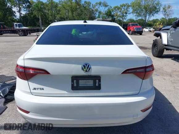 ✅ 2021 Volkswagen Jetta SEL • VIN: 3VWE57BU2MM047028 • Lot: 42563875. Listed on IAAI with 56,695 mi. Free auction sales archive from the USA and detailed vehicle history report at DreamBid. Image 16.