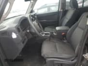 ✅ 2008 Jeep Commander Sport • VIN: 1J8HG48K38C149095 • Lot: 57962325. Wystawiony na Copart z przebiegiem 178 272 mil. Bezpłatny archiwum sprzedaży aukcyjnych z USA i szczegółowy raport historii pojazdu na DreamBid. Zdjęcie 7.