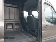 ✅ 2018 Ford Transit • VIN: 1FTYR1CG7JKA94942 • Lot: 43542703. Wystawiony na IAAI z przebiegiem 171 473 mil. Bezpłatny archiwum sprzedaży aukcyjnych z USA i szczegółowy raport historii pojazdu na DreamBid. Zdjęcie 8.