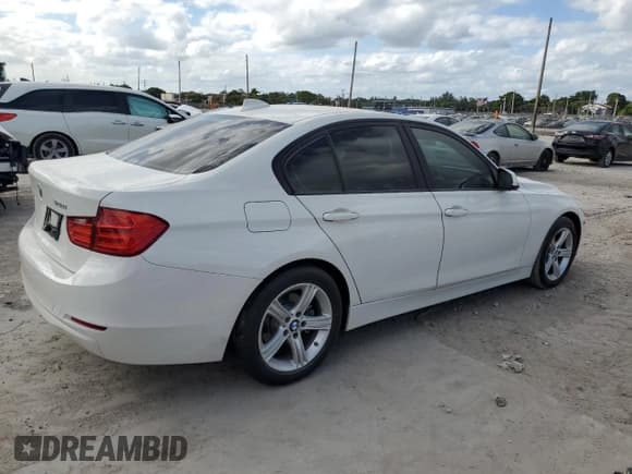 ✅ 2015 BMW 3 Series 328i • VIN: WBA3A5C50FF607985 • Lot: 86839955. Wystawiony na Copart z przebiegiem 88 815 mil. Bezpłatny archiwum sprzedaży aukcyjnych z USA i szczegółowy raport historii pojazdu na DreamBid. Zdjęcie 3.