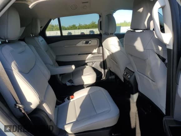 ✅ 2025 Ford Explorer Active • VIN: 1FMUK8DH5SGA46911 • Lot: 82385765. Wystawiony na Copart z przebiegiem 5 485 mil. Bezpłatny archiwum sprzedaży aukcyjnych z USA i szczegółowy raport historii pojazdu na DreamBid. Zdjęcie 11.