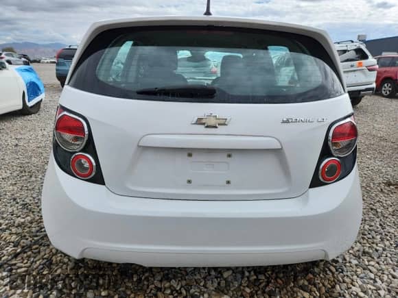 2013 Chevrolet Sonic LT с VIN 1G1JC6SH2D4110993, выставлен на аукционе Copart как лот 84048835 с пробегом 117 719 миль миль и Списание • Salvage title. История ставок и продаж доступна на DreamBid. Изображение 6.