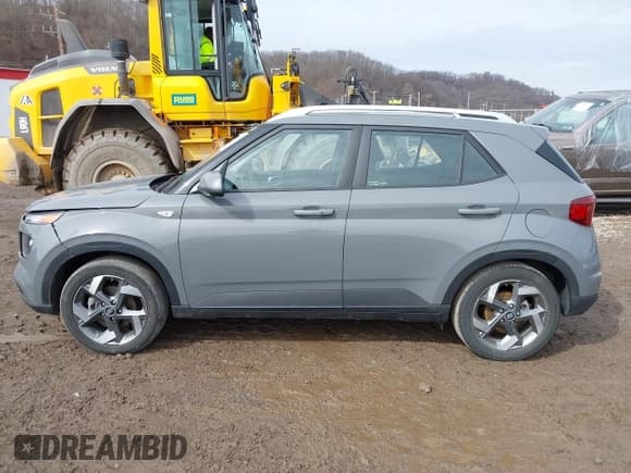 ✅ 2021 Hyundai Venue SEL • VIN: KMHRC8A36MU128047 • Lot: 41643799. Wystawiony na IAAI z przebiegiem 29 078 mil. Bezpłatny archiwum sprzedaży aukcyjnych z USA i szczegółowy raport historii pojazdu na DreamBid. Zdjęcie 15.