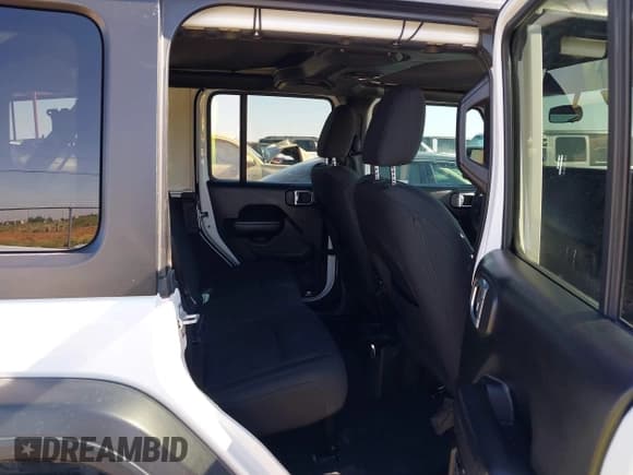 ✅ 2018 Jeep Wrangler Unlimited Sport S • VIN: 1C4HJXDN4JW206273 • Лот: 43006716. Опубликован ранее на IAAI с пробегом 62 399 миль. Бесплатный доступ к архиву аукционных продаж из США и подробный отчёт об истории автомобиля на DreamBid. Изображение 8.